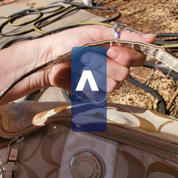 Coach - Picture 6 of 7